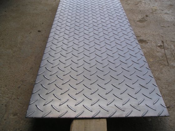 縞鋼板】鉄 縞(しま)鋼板(黒皮付) シマ鋼板 チェッカープレート 各板厚 